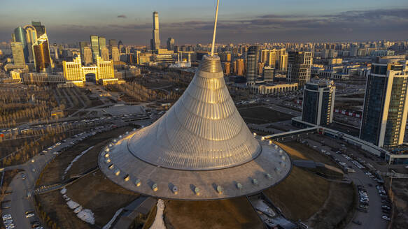 Luftaufnahme von Khan Shatyr, Nur Sultan, früher Astana, Hauptstadt von Kasachstan, Zentralasien, Asien - RHPLF23142