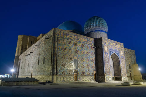 Nachtaufnahme des Mausoleums von Khoja Ahmed Yasawi, UNESCO-Welterbestätte, Turkistan, Kasachstan, Zentralasien, Asien - RHPLF23151