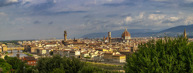 Blick auf das historische Zentrum von Florenz, UNESCO-Weltkulturerbe, vom Colle di San Miniato, Florenz, Toskana, Italien, Europa - RHPLF23155