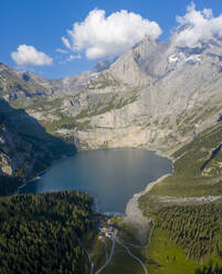 Luftaufnahme des Oeschinensees, Bern, Schweiz. - AAEF15557