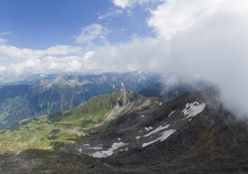 Luftaufnahme der Alpen bei Zillertal in Österreich... - AAEF15792