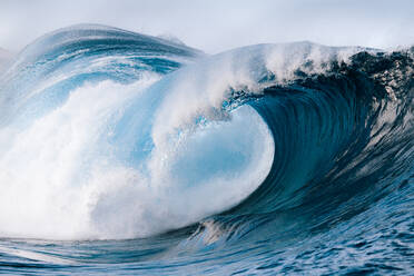 Powerful foamy sea waves rolling and splashing over water surface against cloudy blue sky - ADSF37302