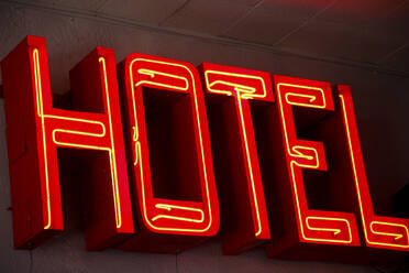 Rotes Hotel Neon - TETF01727