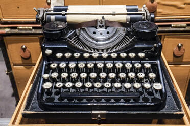 Antique typewriter - TETF01734