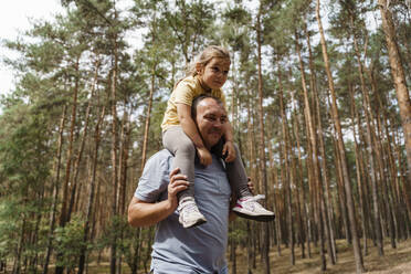 Mature man carrying girl on shoulders in forest - TOF00102