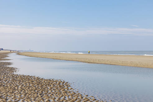 Belgium, West Flanders, Rippled beach during low tide - GWF07562