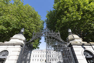 Ireland, Leinster, Dublin, Entrance gate of Leinster House - FCF02111