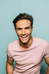 Young glad male in t shirt with brown hair and toothy smile - ADSF38615