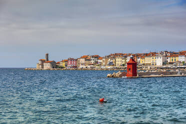 Slowenien, Piran, Stadt an der Adriaküste im Sommer - ABOF00853