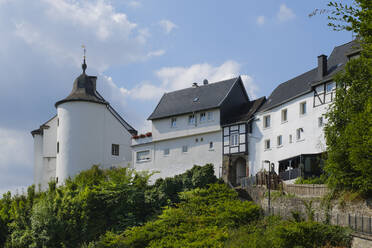 Deutschland, Nordrhein-Westfalen, Arnsberg, Festungsmauern der alten Stadtgebäude - WIF04581