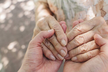 Senior woman holding hands of granddaughter - OSF00996