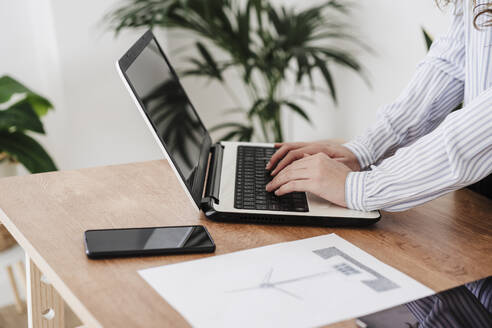 Young businesswoman working in modern office using laptop. close up - EBBF06575