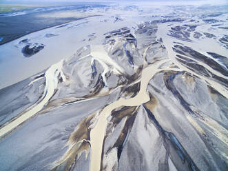 Luftaufnahme des breiten Gletscherflusses Nupsvotn, Flotseyrar, Südisland. - AAEF15822