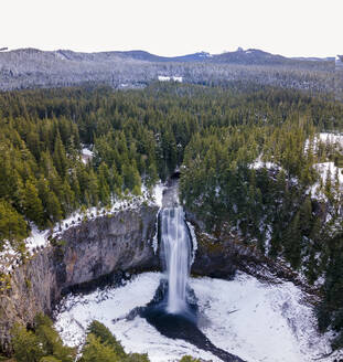 Luftaufnahme von Frenchie Falls, Oregon, Vereinigte Staaten. - AAEF15954