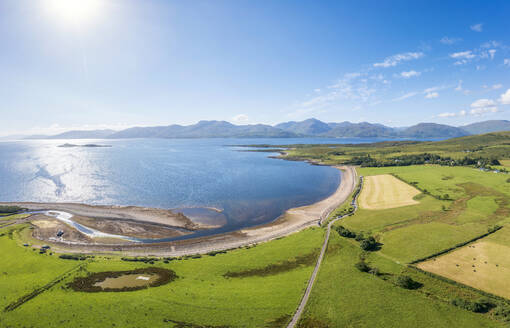 Luftaufnahme von Cuil Bay und Loch Linnhe, Schottland - SMAF02236