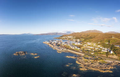 Luftaufnahme der Stadt Mallaig, Schottland - SMAF02286