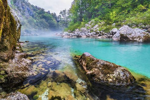 Slowenien, Blick auf den türkisfarbenen Fluss Soca - STSF03503