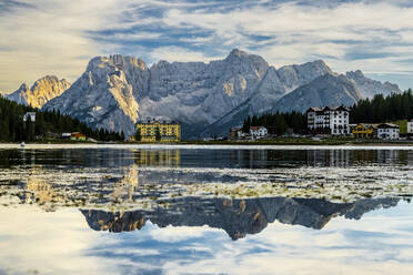 Italien, Venetien, Auronzo di Cadore, Misurina-See mit den Sextner Dolomiten im Hintergrund - STSF03517