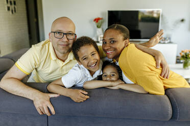 Happy family on sofa at home - VIVF00001