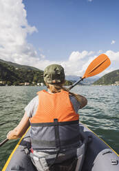Woman rowing kayak on lake - UUF27489