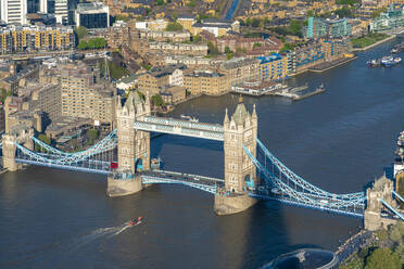 Großbritannien, England, London, Tower Bridge und Themse - TAMF03494