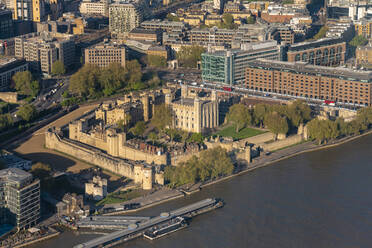 UK, England, London, Ansicht des Tower of London von oben - TAMF03495