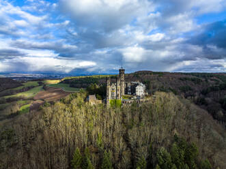 Deutschland, Rheinland-Pfalz, Balduinstein, Luftaufnahme von Wolken über der Schaumburg - AMF09603