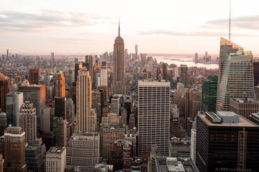 USA, New York, New York City, Midtown Manhattan bei Sonnenuntergang - MMPF00325