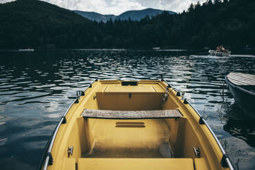 Gelbes Boot auf dem Monticolo-See - DMGF00878
