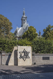 Netherlands, South Holland, The Hague, Jewish Monument in front of New Church - KEBF02431