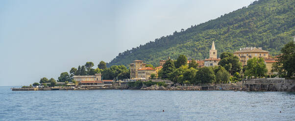 Blick auf das Dorf Lovran und das Adriatische Meer, Lovran, Kvarner Bucht, Ostistrien, Kroatien, Europa - RHPLF23167