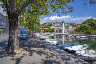 Blick auf den Mrtvi-Kanal und das Denkmal der Befreiung in der Altstadt, Rijeka, Kvarner-Bucht, Kroatien, Europa - RHPLF23172