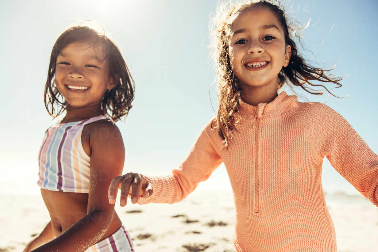 Free Photo  Little girl enjoying the summer