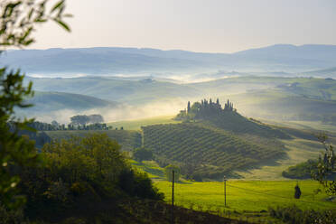 Bauernhaus Podere Belvedere im Frühling, Orcia-Tal, Toskana, Italien, Europa - RHPLF23284