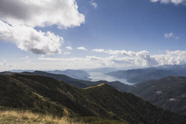 Blick auf die Berge bei bewölktem Himmel - UUF27642