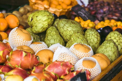 Obstvielfalt auf dem Bauernmarkt - ACTF00244