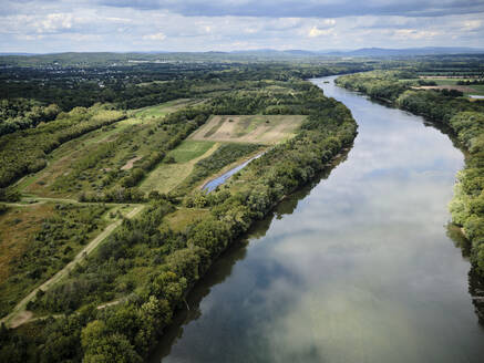 USA, Virginia, Leesburg, Luftaufnahme des Potomac River, der Virginia von Maryland trennt - BCDF00626