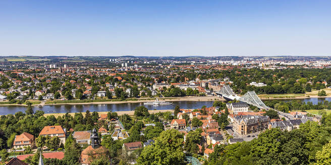 Deutschland, Sachsen, Dresden, Panoramablick auf den Stadtteil Loschwitz - WDF07091