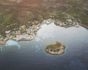 Luftaufnahme des Dorfes Sant Elm, Mallorca, Spanien. - AAEF16063