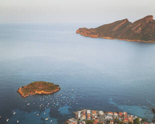 Luftaufnahme des Dorfes Sant Elm, Mallorca, Spanien. - AAEF16064