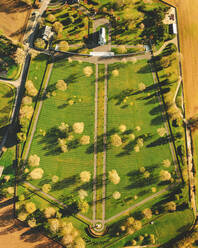 Luftaufnahme des amerikanischen Friedhofs von Saint-James, Region Normandie, Frankreich. - AAEF16115