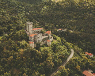 Luftaufnahme der Burg Rihemberk, Slowenien. - AAEF16131