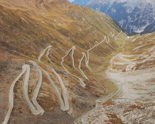 Luftaufnahme des berühmten Passo dello Stelvio, Italien. - AAEF16227