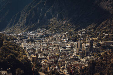 Andorra, Andorra la Vella, Blick auf die Stadt in den Pyrenäen - ACPF01496