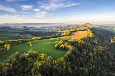 Deutschland, Baden-Württemberg, Drohnenansicht der Herbstlandschaft der Schwäbischen Alb - STSF03589