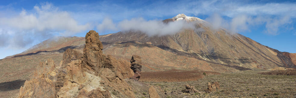 Spanien, Kanarische Inseln, Panoramablick auf den Berg Teide und die Roques de Garcia - WGF01426