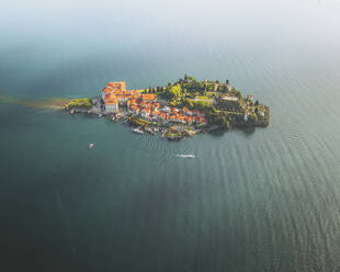 Aerial view of the Isola Bella, Lago Maggiore, Italy. - AAEF16272