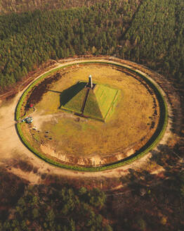 Luftaufnahme der Pyramide Van Austerlitz, Niederlande. - AAEF16335