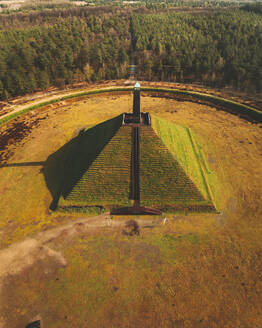 Luftaufnahme der Pyramide Van Austerlitz, Niederlande. - AAEF16336