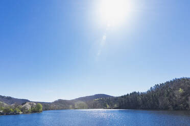 Blick auf den Rursee an einem sonnigen Tag - GWF07618